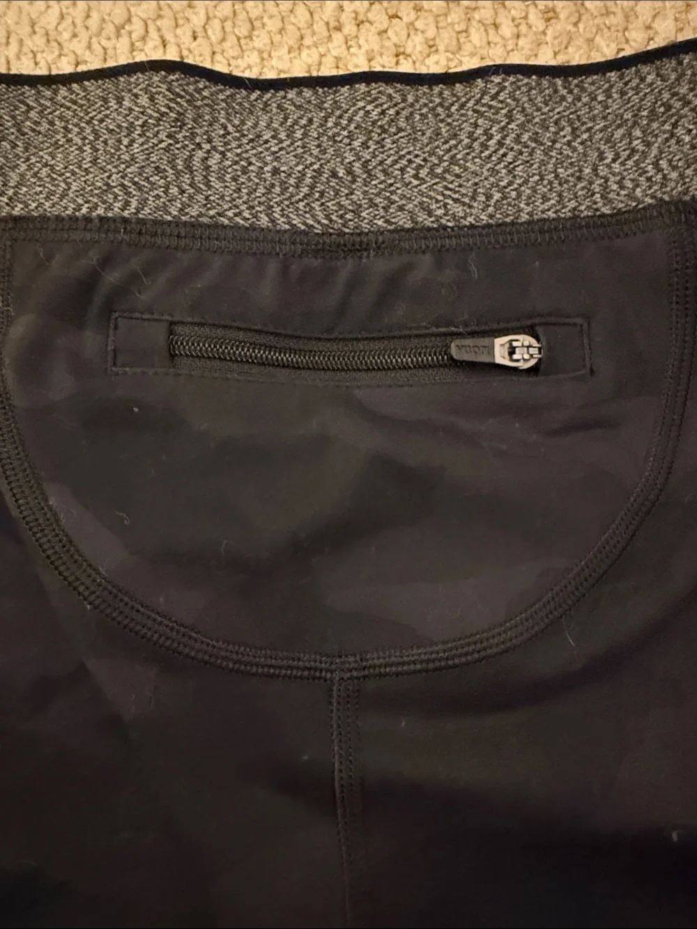 Vuori Men's Black Camo running tight